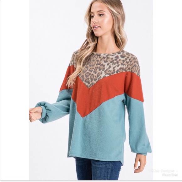 ❤️So Soft Brushed Chevron Color Block Sweatshirt! - Picture 5 of 8